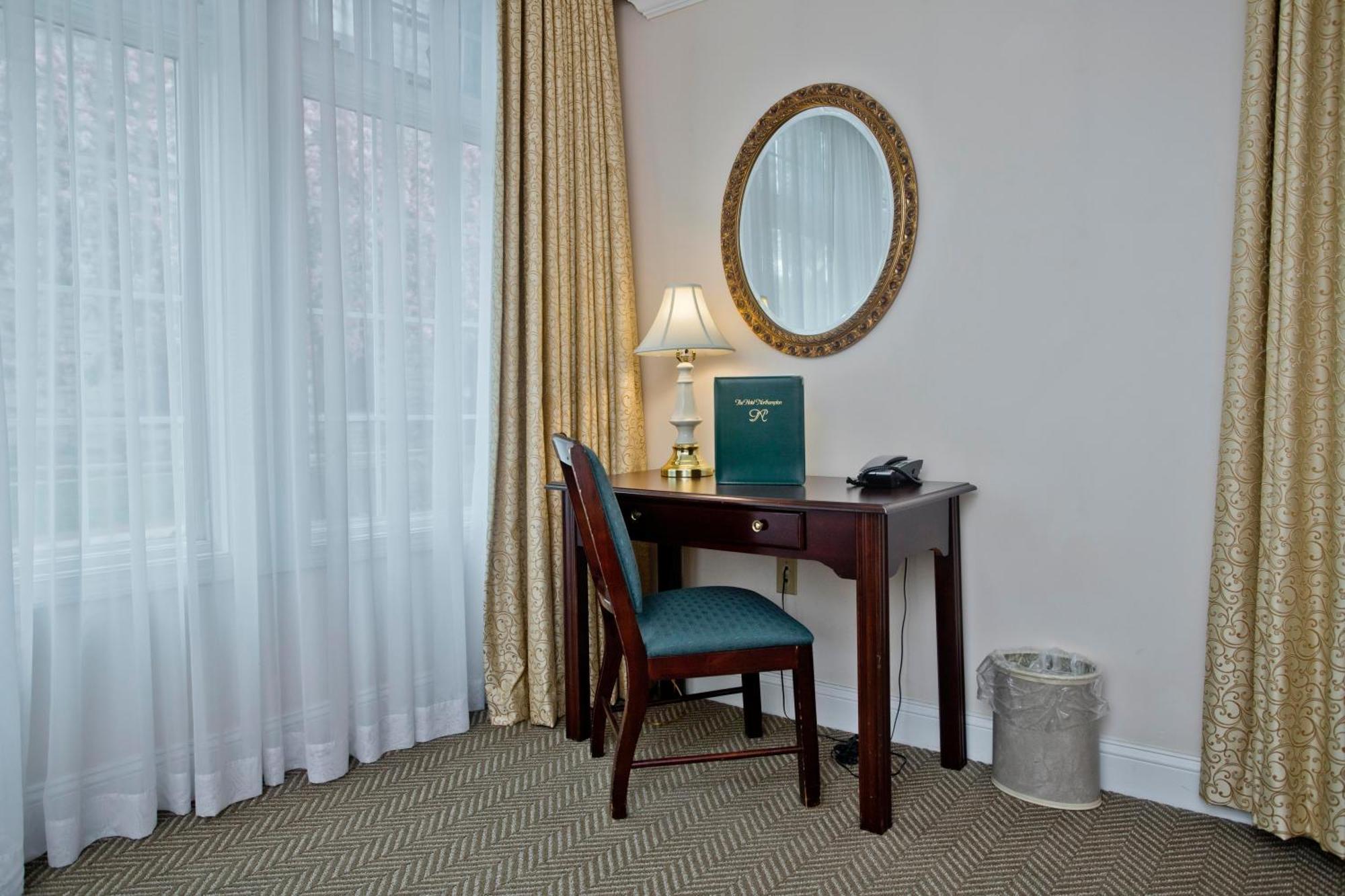 The Hotel Нортгемптон Номер фото